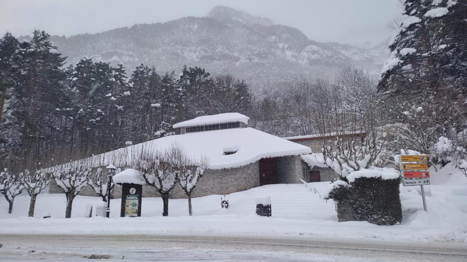 Arce Avairent Canfranc Estacion Apartment ภายนอก รูปภาพ