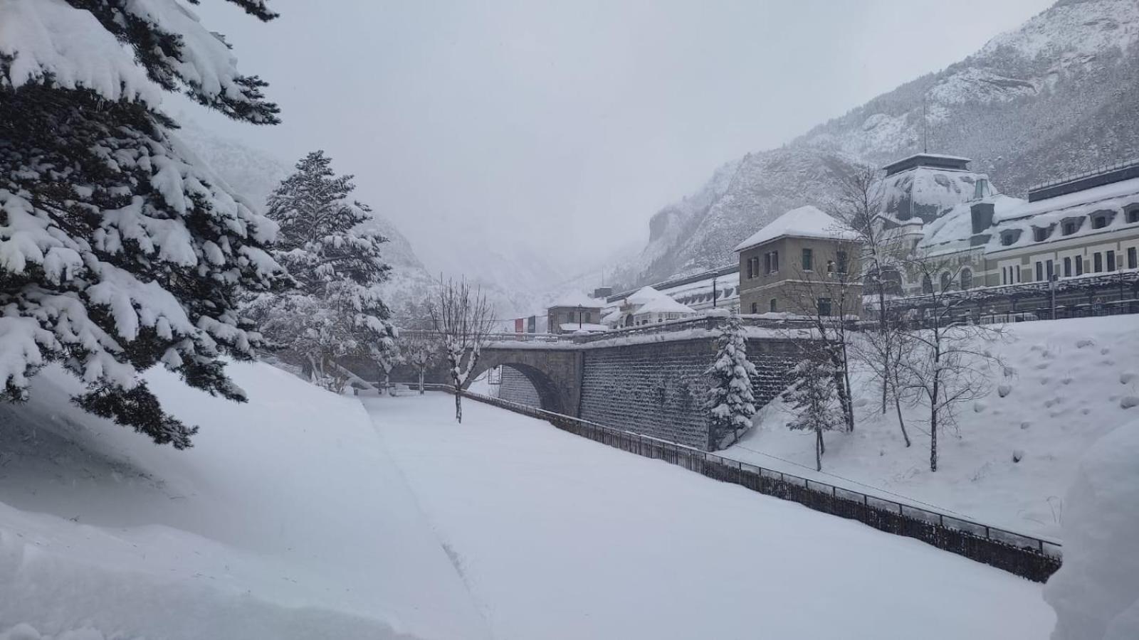 Arce Avairent Canfranc Estacion Apartment ภายนอก รูปภาพ